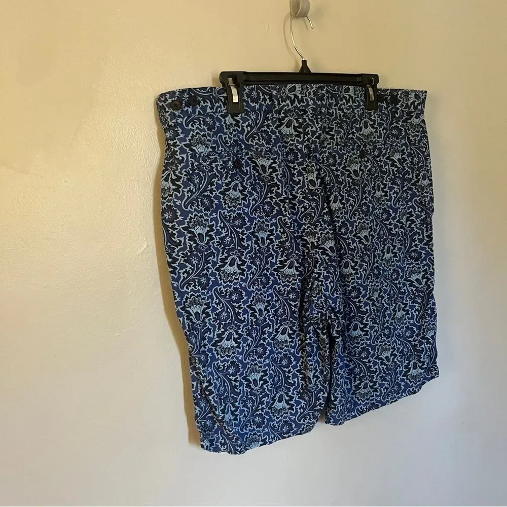 Banana Republic Men’s Blue Paisley Flat Front Shorts Size 38